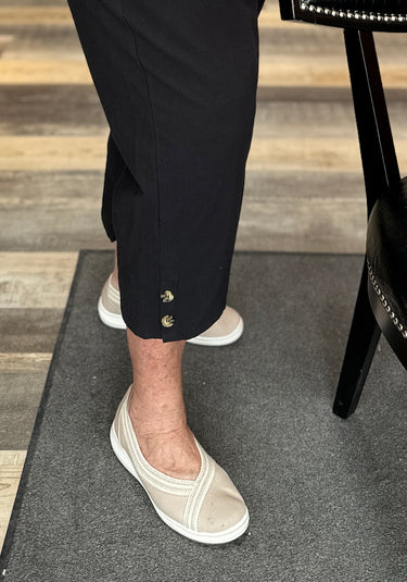 CAPRI *PLUS* SOLID W/BUTTONS