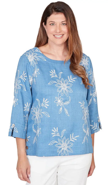 TOP *PETITE* BLACK BLUE TOSSED FLORAL EMBROIDERY