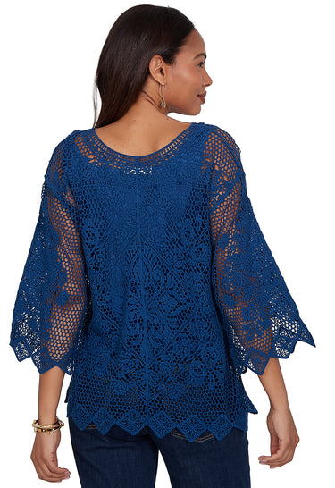 TOP *PLUS* BRIGHT NAVY MEDALLION PULLOVER