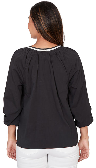 TOP *PLUS* BLACK SPLIT NECK W/EMBROIDERY