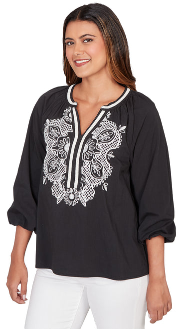 TOP *PLUS* BLACK SPLIT NECK W/EMBROIDERY