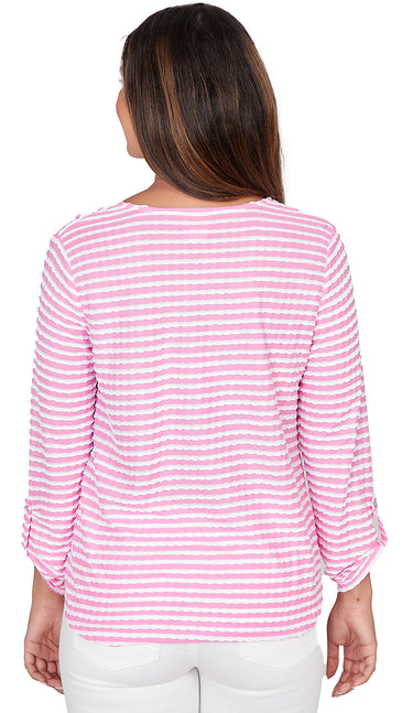TOP *PETITE* HYDRANGEA WHITE VNK SCALLOPED STRIPE