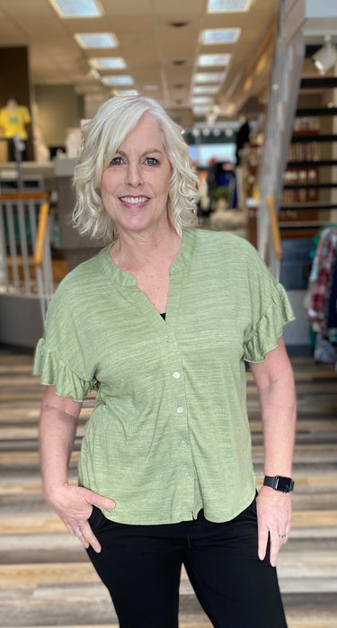 TOP *MISSY* COASTAL FJORD SAGE HNLY BTN DTL RUFF