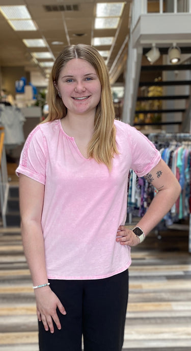 TOP *MISSY* ACID WASH NOTCH NECK TRIM SHORT SLEEVE