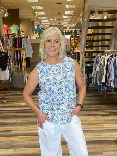 TOP SKYE W/BUTTON TRIM SLEEVELESS