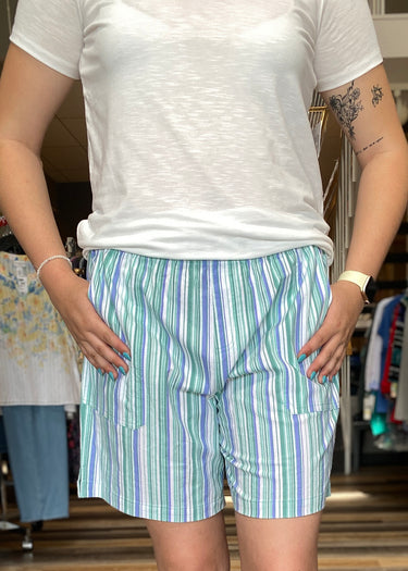 SHORT *MISSY* W/PATCH POCKETS IN THREE COLORS