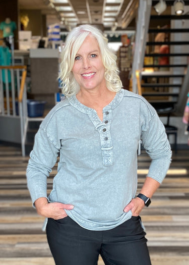 TOP *MISSY* ACID WASH HENLEY LONG SLEEVE 2 COLORS