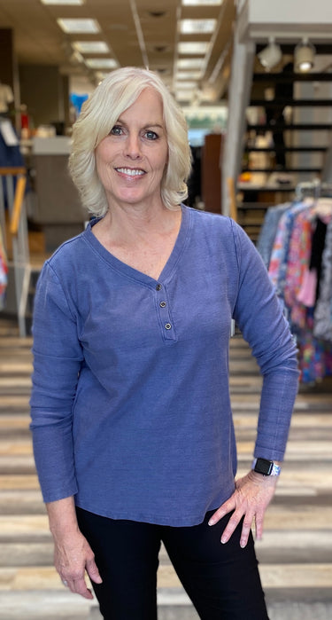TOP MISSY WILLOW WASHED HENLEY V-NECK