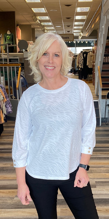 TOP *PLUS* PUFF SLV W/BUTTON CUFF 2 COLORS