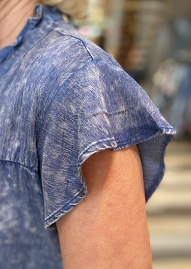TOP *MISSY* DARK DENIM SS BUTTON DOWN
