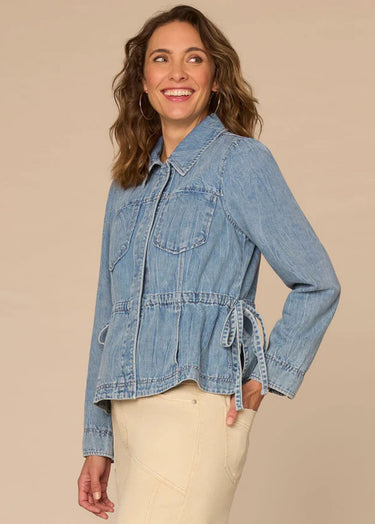 JACKET *MISSY* LIGHT BLUE W/SNAPS & TIE WAIST