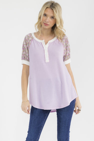 TOP *MISSY* LILAC FLORAL RAGLAN HENLEY